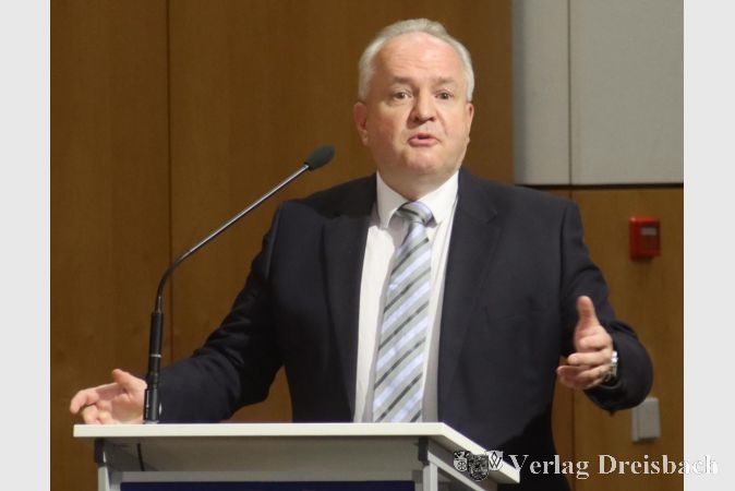 Der "Erste Bürger" versprach eine neutrale Amtsführung und hofft auf ein faires Miteinander der Fraktionen in den Gremien.