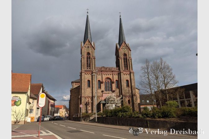 Die Katholische Pfarrkirche St. Vitus war in diesem Jahr erneut am Weißen Sonntag pandemiebedingt nicht Schauplatz der Feierlichkeiten zur Erstkommunion. Diese wurden, wie schon im Vorjahr, in den Herbst verlegt.