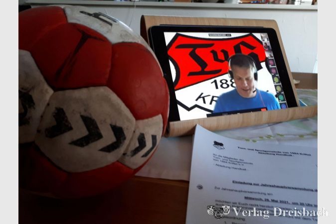 Virtuell, aber mit TuS-Logo: So führte Oliver Kriz durch die Jahreshauptversammlung.