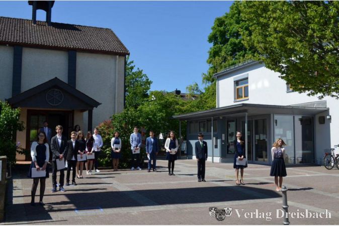 Der kleine "Konfirmations-Marathon" der evangelischen Auferstehungsgemeinde im Mai fand am vergangenen Sonntag sein feierliches Ende, als auch die vierte Gruppe endlich ihre Konfirmation feiern durfte.