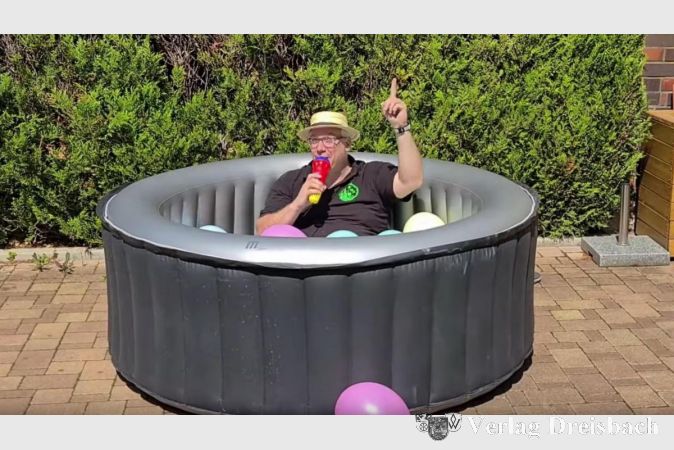 Michael Wipfler, der 1. Vorsitzende des KGK, begrüßte die feierwilligen Zuschauerinnen und Zuschauer zum diesjährigen Lindenblütenfest - ausnahmsweise "nur" auf dem YouTube-Kanal der KGK.