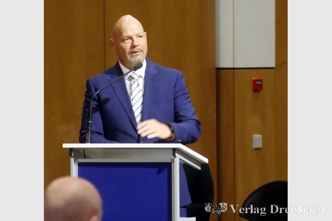 Zumindest aus der erste Reihe der Freien Bürger will Thomas Probst nach der kommenden Sitzung der Stadtverordnetenversammlung zurücktreten und übergibt den Fraktionsvorsitz an Frank Herzog.