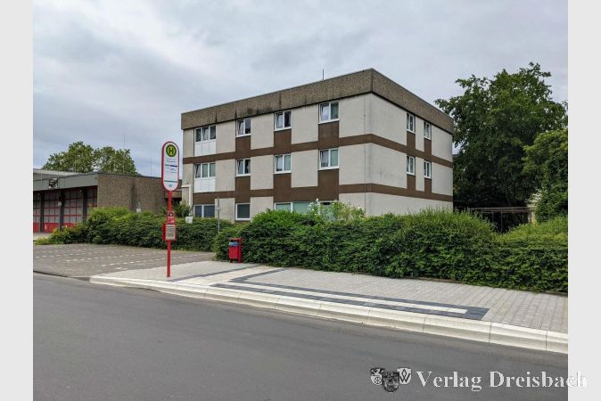 Insgesamt 13 Bushaltestellen, wie hier in der Rossertstraße, werden barrierefrei umgebaut.