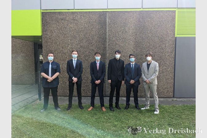 Sechs der diesjährigen Abiturienten (von links nach rechts): Edward Späth, Raphael Lutz, Lukas Schmidt, Theodor Ettrich, Fatih Metinkale und Thore Spangenberg.
