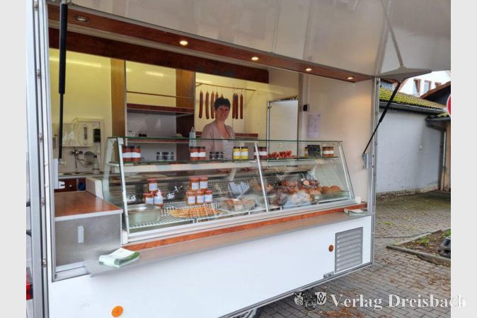 Fleisch- und Wurstwaren bietet die Familie Seiler von ihrem Hofgut in Eiterfeld Mittwochs auf dem Wickerer Wochenmarkt an.