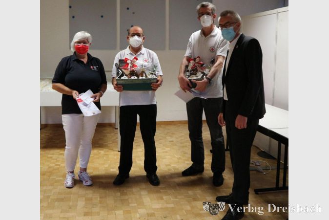Im Rahmen der Mitgliederversammlung des DRK wurde Norbert Beisheim (2. von links) Anfang des Monats noch für 45 Jahre Mitgliedschaft geehrt. Am Mittwoch ist er unerwartet im Alter von 65 Jahren verstorben.