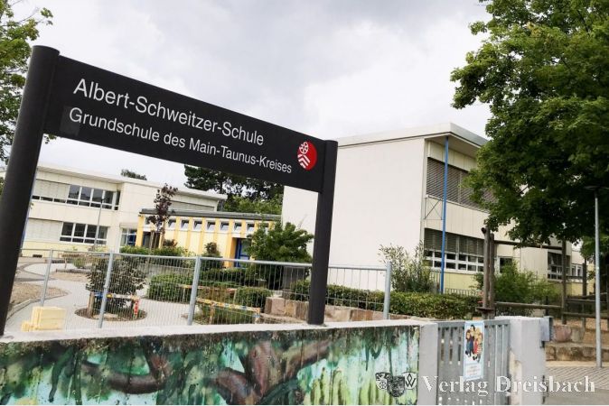 Der Eingangsbereich der Albert-Schweitzer-Schule, die nun noch um eine weitere Etage erweitert wird.
