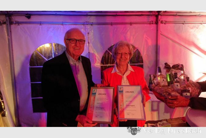 Unter anderem wurden Theo und Vera Klug als langjährige Mitglieder geehrt. Als Gründungsmitglied hat Theo Klug die gesamte bisherige Vereinsgeschichte maßgeblich geprägt.