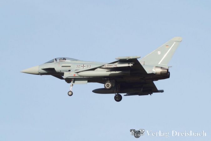 Zwei Kampfjets vom Typ Eurofighter verursachten den weit hörbaren Überschallknall am frühen Montagmorgen.