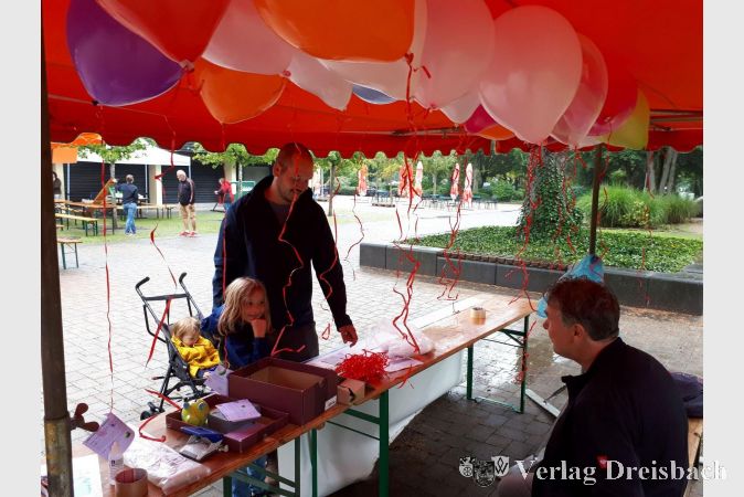 Des Förderverein TuS Kriftel Handball hatte bei den "Spielen im Park" wieder einen Stand für seinen Luftballonwettbewerb aufgebaut.
