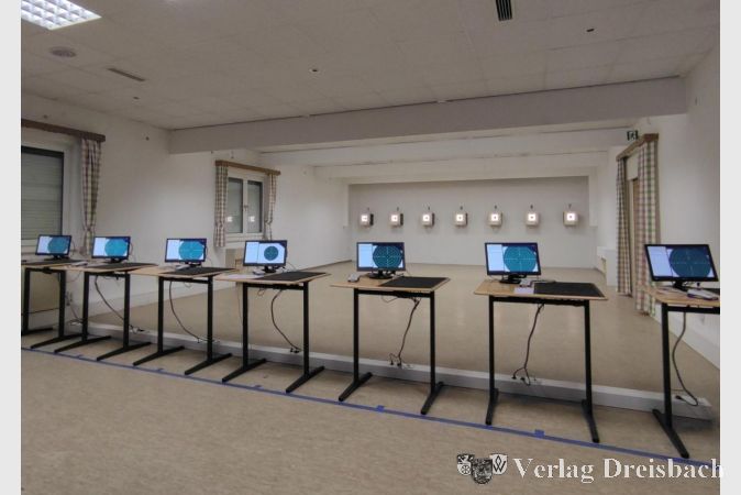 Die neuen elektronischen Trefferanzeigen zeigen den Schützen unmittelbar die Ergebnisse ihrer Schüsse an.