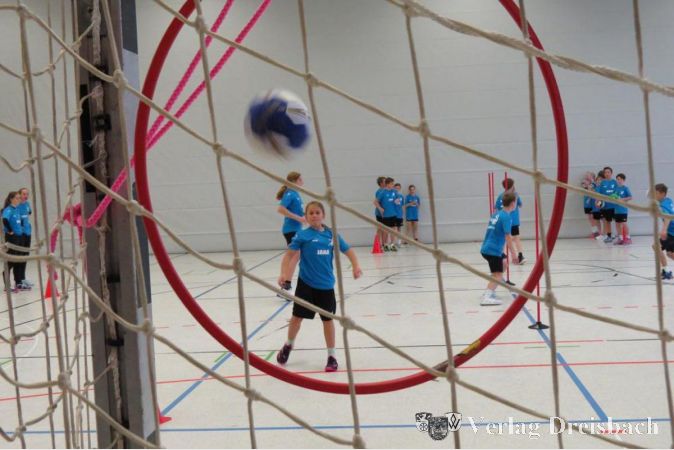 Die Kinder hatten beim Handball-Camp ihren Spaß. Hier beim Zielwerfen.