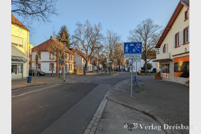 Die Hattersheimer Innenstadt, wie hier in der Frankfurter Straße, soll ab dem Frühjahr durch vielfältige Maßnahmen, gefördert durch Mittel des Landes, belebt werden.