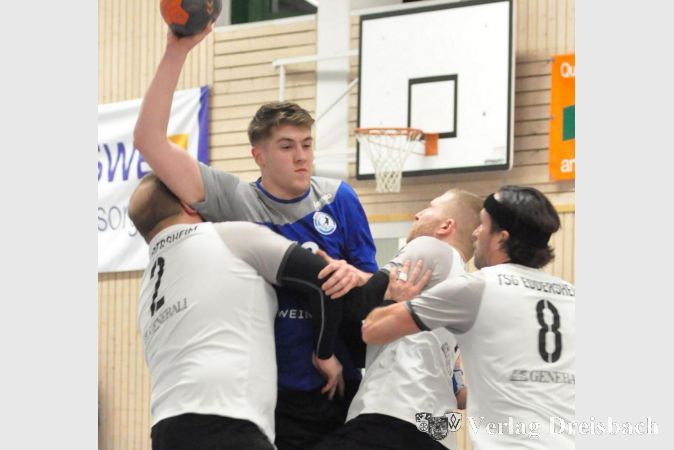 Nur zu dritt zu stoppen: HSG-Topscorer Ben Witte.