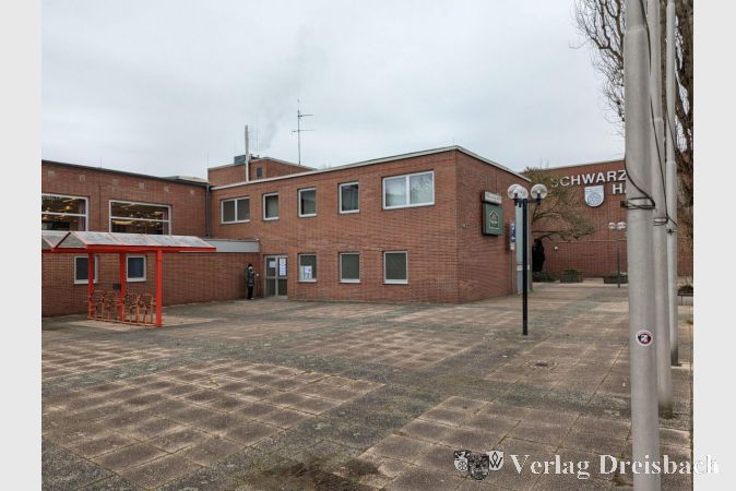 Der Eingang zum Testcenter an der Kleinen Schwarzbachhalle.