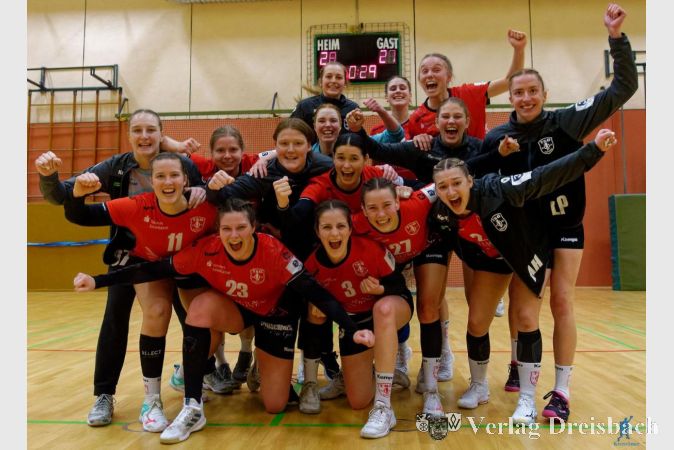 Die Eddersheimer Damen konnten nach dem Heimsieg gegen Leverkusen ausgiebig jubeln.