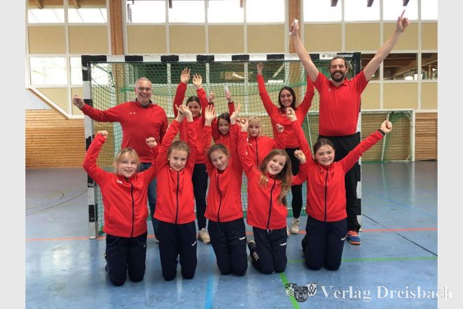 Die weibliche E-Jugend jubelt, sie ist weiterhin Tabellenführer.