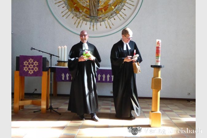 Verabschiedung von Rasmus Bertram durch Dekan Martin Fedler-Raupp (rechts).