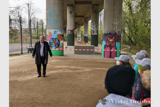 Voller Vorfreude lauschten auch die anwesenden Kinder und Jugendlichen den einleitenden Worten von Bürgermeister Klaus Schindling.