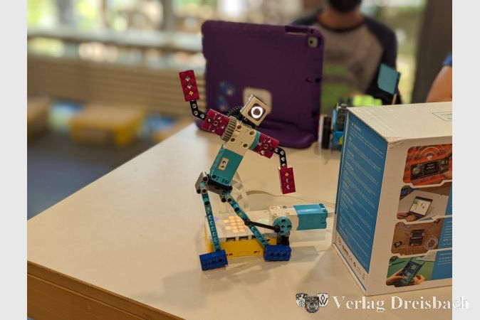Die putzigen Roboter konnten, je nach Programmierung, unter anderem Breakdance tanzen oder Audiodateien abspielen.