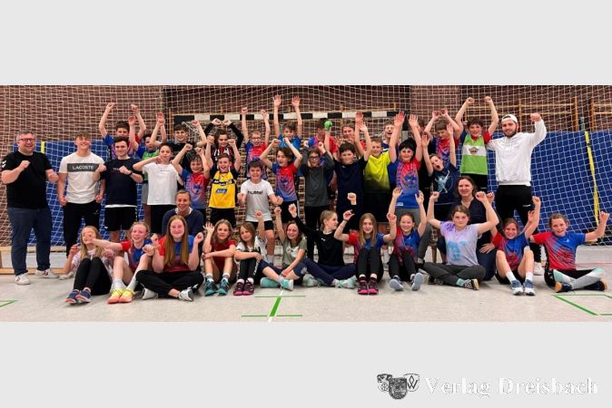 Die D-Jugend-Teams ausgepowert nach ihrem Abschlussevent mit "Mitternachts-Cup".