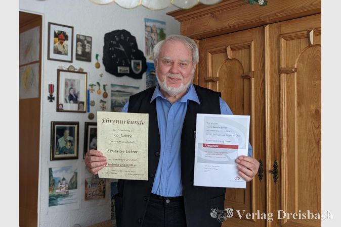 60 Jahre aktives Singen im Chor, 50 Jahre aktive Mitgliedschaft im Liederkranz Kriftel: Severin Leber kann sich über zwei beeindruckende Sangesjubiläen freuen.