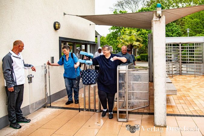 Freudiger Andrang zur Öffnung des Parkbads am vergangenen Samstag.