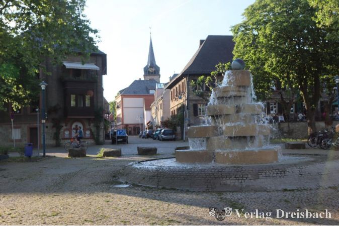 Die Sichtachse vom Mainufer in den Altstadtkern ist ein wichtiges Element für die Anbindung zwischen Stadt und Fluss. Sie soll durch den Umbau noch stärker herausgearbeitet werden.
