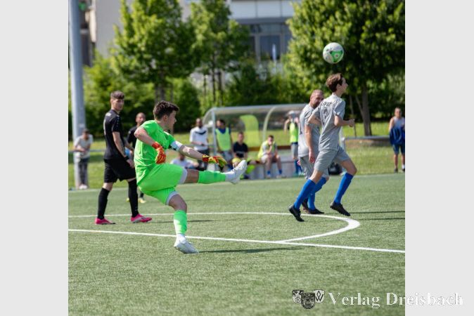Der Krifteler Torwart Luis Nauheimer bewahrte sich im Derby gegen Hattersheim eine weiße Weste.