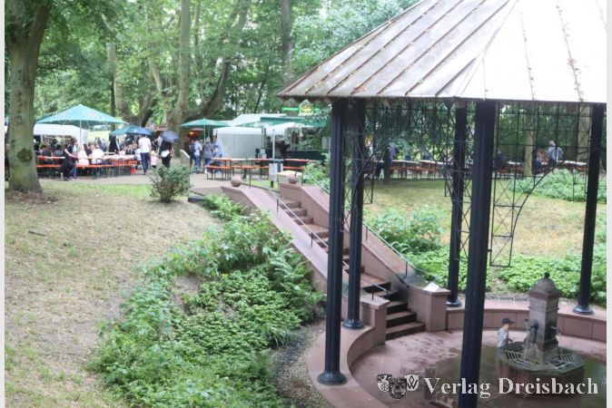 Zwei Jahre lang konnte an der Bad Weilbacher Schwefelquelle das Brunnenfest nicht gefeiert werden, nun war dies ohne Einschränkungen erstmals wieder möglich.