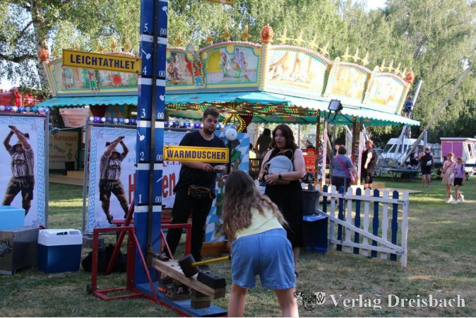 Große und klein konnten sich auf dem Festplatz am Mainufer vergnügen.