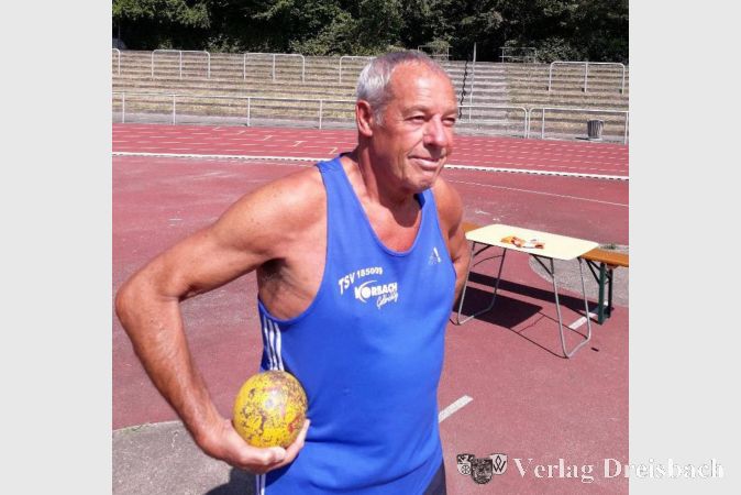 Eckard Kiel hat in dieser Saison bereits vier Wettkämpfe im Diskus und Kugelstoßen absolviert.