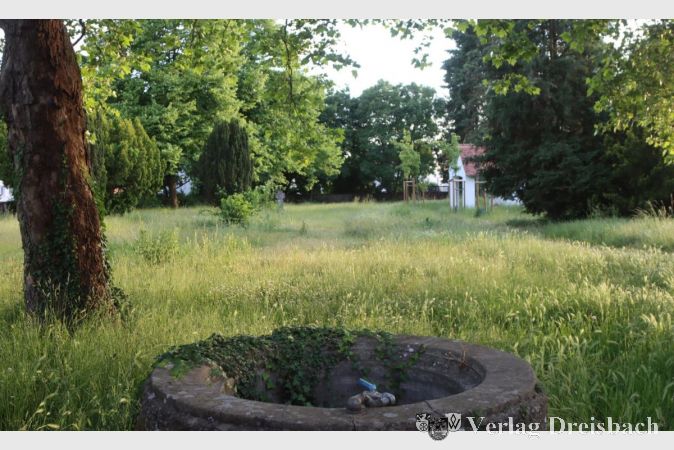 Der Alte Friedhof in Weilbach schlummert als Idyll vor sich hin, es dürfte sich über die ISEK-Beschlüsse allerdings herausbilden, dass die Grünfläche zu einer parkähnlichen Erholungsfläche umgebaut werden soll.