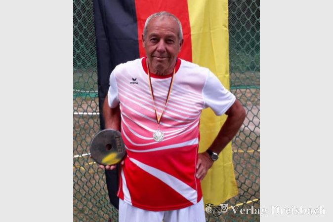Eckard Kiel mit dem Diskus für den Griechisch-Dreikampf.
