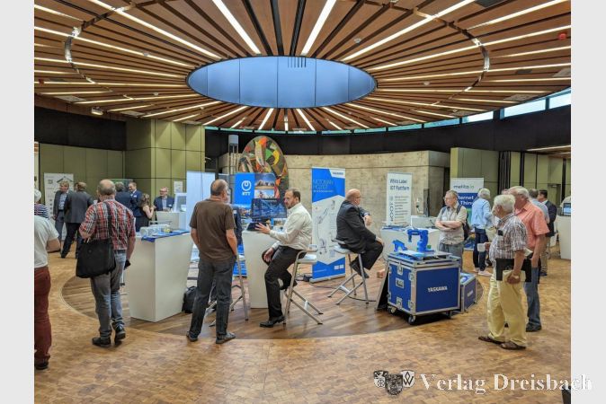 Die Ausstellungsfläche im Foyer der Stadthalle. Hier präsentierten Unternehmen und Start-Ups ihre neuesten Errungenschaften.
