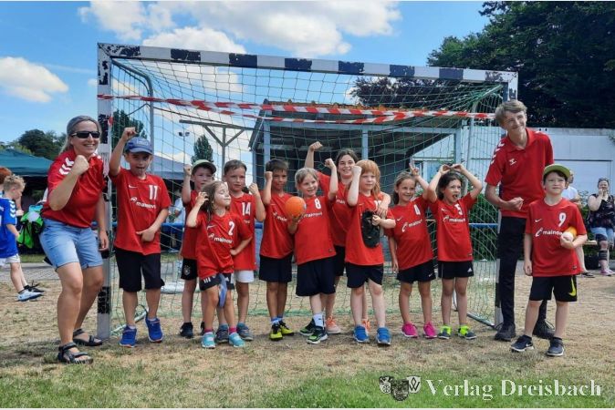 Jubel über Platz zwei beim Turnier: Die F-Jugend kam ins Finale.