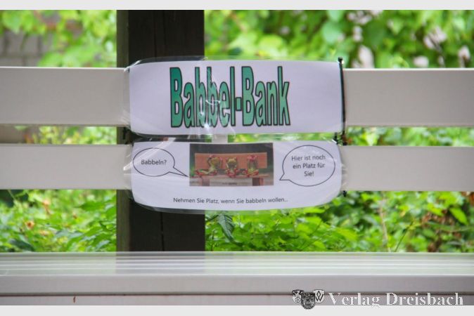 Die "Babbelbank" wird nun in Hattersheim der Ort für viele interessante Gespräche sein.