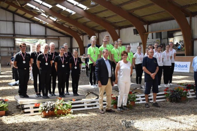 Meisterehrung: Das Junior-Team erhält Bronze.