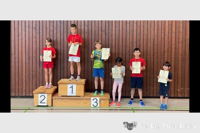 Die Sieger bei den Anfängern: 1. Platz Paul Seeger, 2. Platz Melina Müller, 3. Platz Marlon Seewald 4. Platz Arwen Ghosal, 5. Platz Mathei-Adrian Serbianu, 6. Platz Elias Elsenheimer