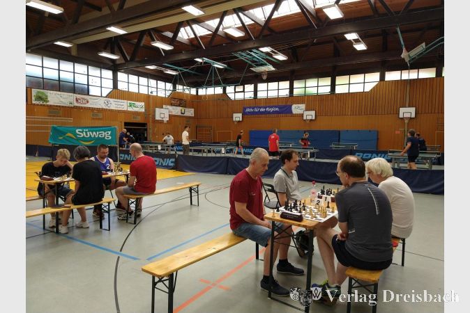 Ein spaßiges Turnier bei hochsommerlichen Temperaturen in der Weingartenhalle.