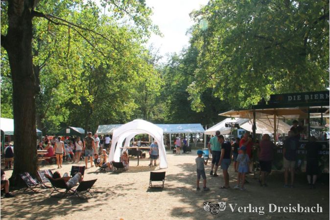 Auch bei heißen Temperaturen konnte man am Eddersheimer Mainufer während des Fischerfestes angenehme Aufenthaltsorte finden.