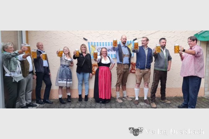Das Bierkrugstemmen beim Oktoberfest des KKK.