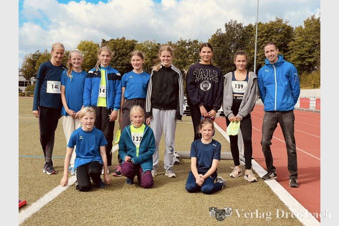 Im Bild von links nach rechts hintere Reihe: Vanessa Hermann, Emily Renkel, Johanna Höhn, Lenya Stauder, Nina May, Mala Khadka, Sarah Hennig und Trainer Stefano Butifar
Namen von links nach rechts vordere Reihe: Carla Christoulakis, Anastasia Breuninger, Malin Karg