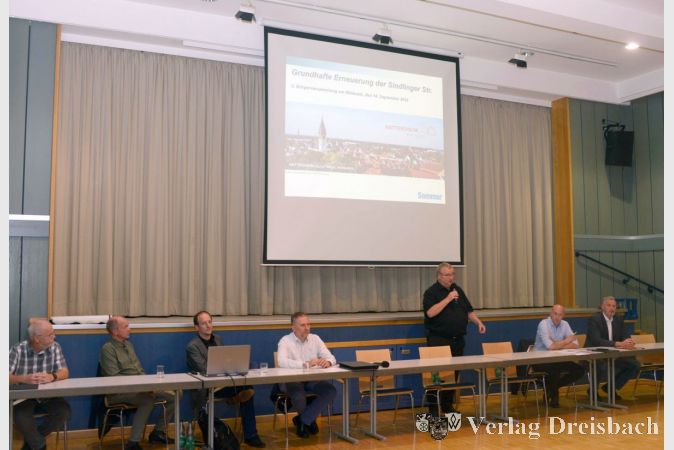 Zum zweiten Mal wurde zum Bürgerinformationsabend zur Umgestaltung der Sindlinger Straße ins Okrifteler Haus der Vereine geladen.