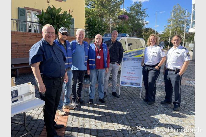 V.l.n.r.: Bürgermeister Klaus Schindling, SfS Norbert Müller, SfS Friedhold Hefke, SfS-Koordinator Frank Mechtold, Turgut Erdogan (Ordnungsamt Hattersheim), Schutzfrau vor Ort Manuela Lehbrink und Schutzmann vor Ort Florian Meerheim.
