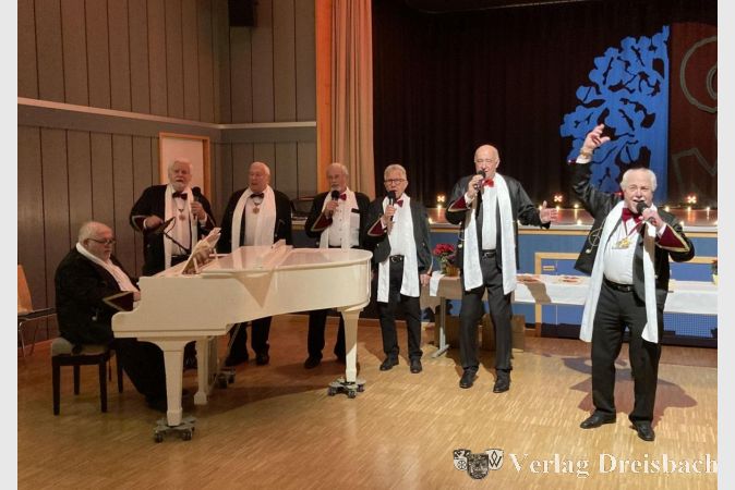 Da kommt Stimmung in den Saal. Auftritt der CCM-Gruppe „Haste Töne“.