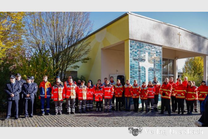 Die Delegationen von DRK, Feuerwehr, Bundeswehr und DLRG.