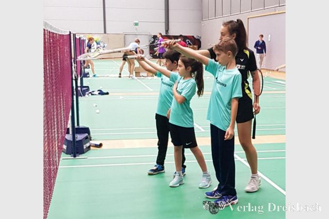 Ein aufregender Tag für Elias Rais, Alisa Racovita und Elias Huwe: Die drei Badminton-Spieler vom TV Wicker fuhren zum Trainieren zum Hylo Open nach Saarbrücken.