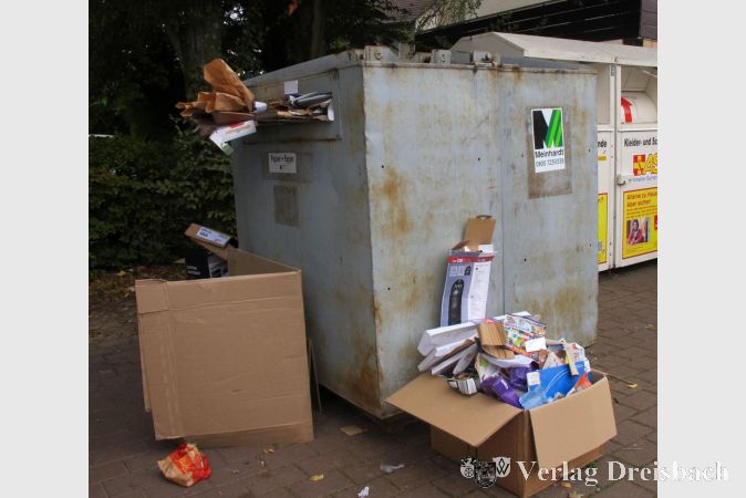 Überfüllte Papiercontainer in der Gemeinde gehören ab Januar der Vergangenheit an.