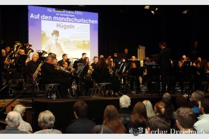 Multimedial sind die Konzerte des Musikverein, das Publikum kann Illustrationen und Texte zum gerade vorgetragenen Stück lesen.